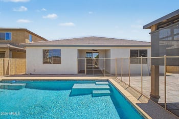 744 W Desert Hollow Dr, San Tan Valley, AZ 85143