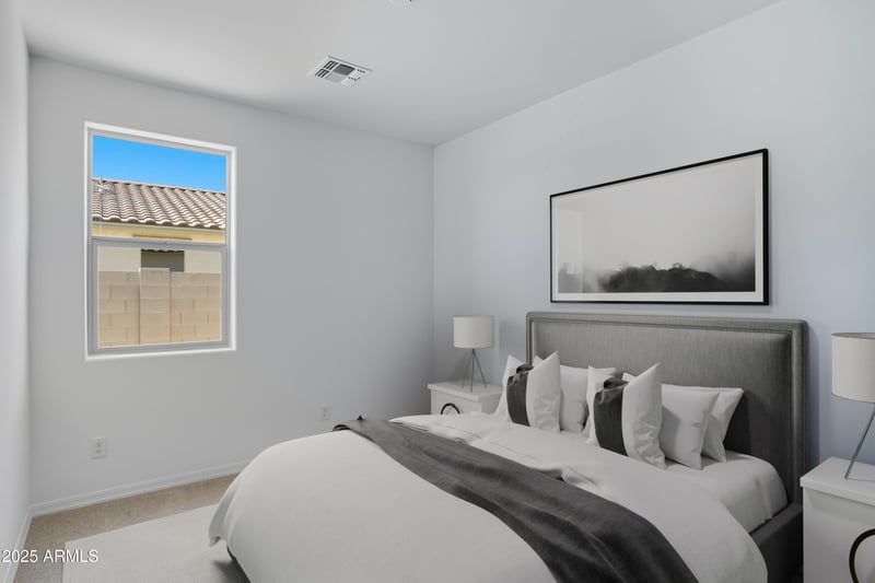 7442 Rose Ln, Glendale, AZ 85303