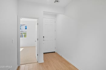 7442 Rose Ln, Glendale, AZ 85303