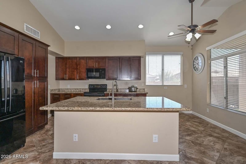 7444 Foothill Dr, Glendale, AZ 85310
