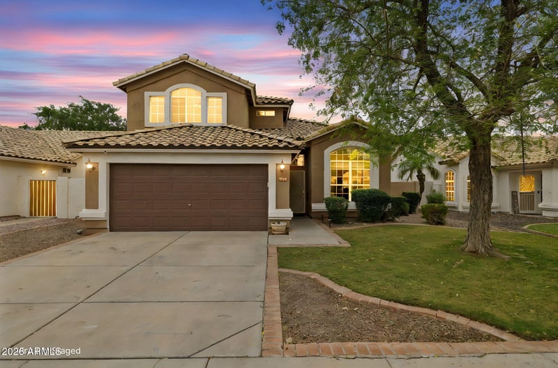 7445 Los Gatos Dr, Glendale, AZ 85310