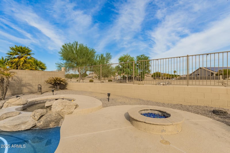 7449 Honeysuckle Dr, Peoria, AZ 85383