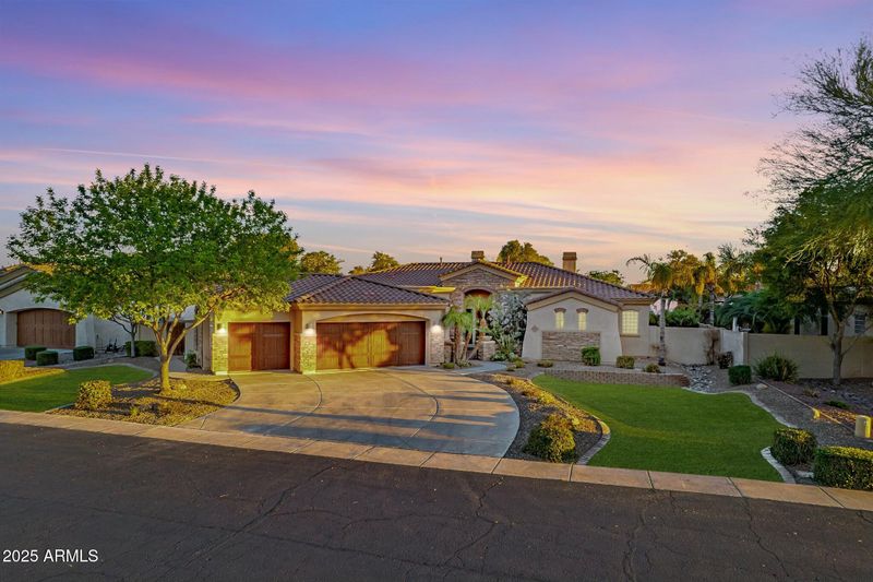 745 E County Down Dr, Chandler, AZ 85249