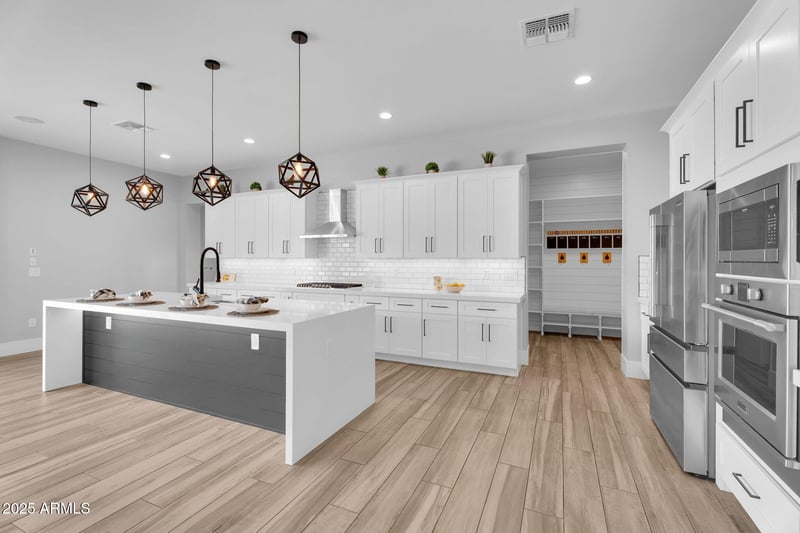 745 Highline Canal Rd, Phoenix, AZ 85042