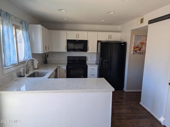 746 Strahan Dr, Tempe, AZ 85283