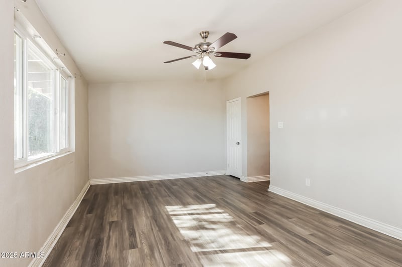 7460 Cinnabar Ave, Peoria, AZ 85345