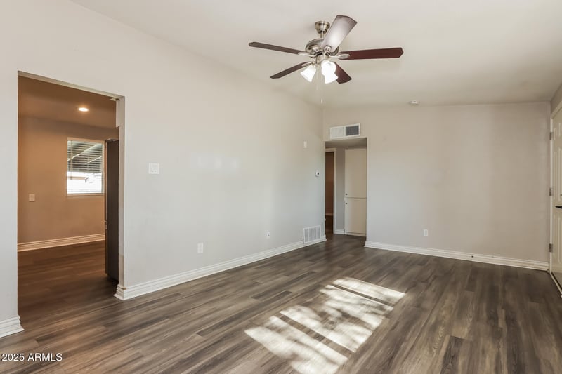 7460 Cinnabar Ave, Peoria, AZ 85345