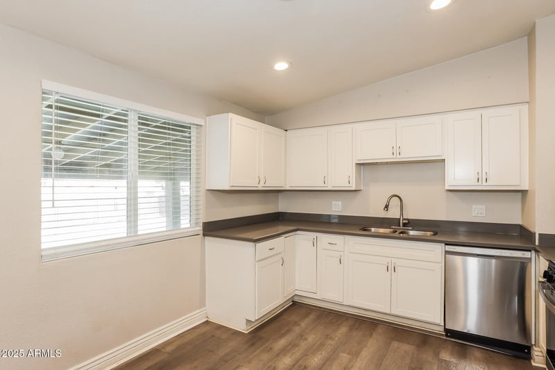 7460 Cinnabar Ave, Peoria, AZ 85345
