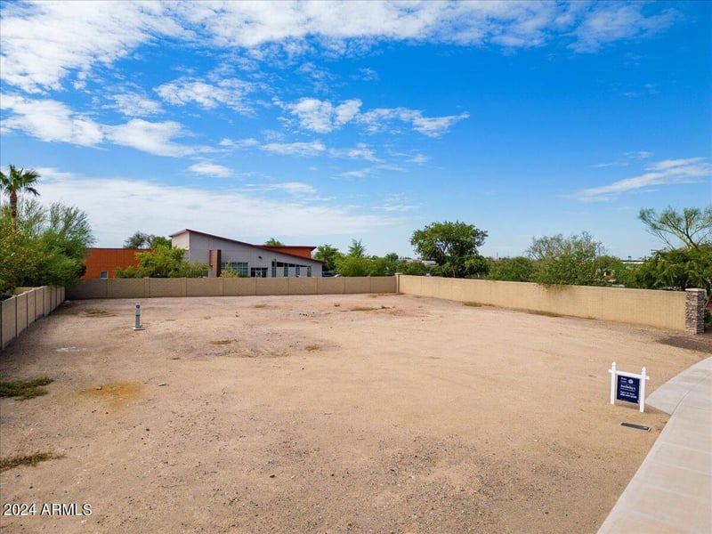 7465 Calavar Rd #1, Peoria, AZ 85381