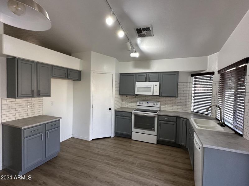 7465 E Nido Ave, Mesa, AZ 85209