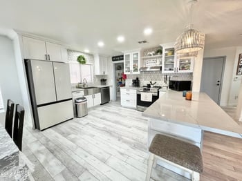 748 Esmeralda St, Mesa, AZ 85208