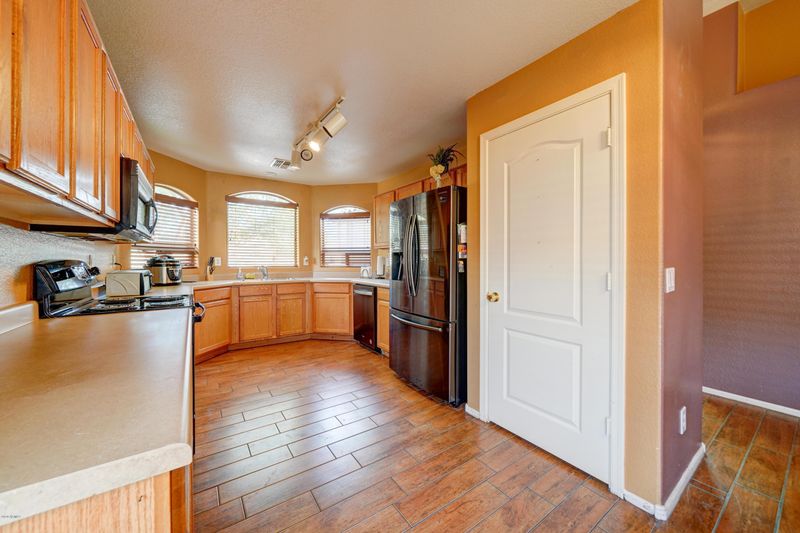 75 W Dexter Way, San Tan Valley, AZ 85143