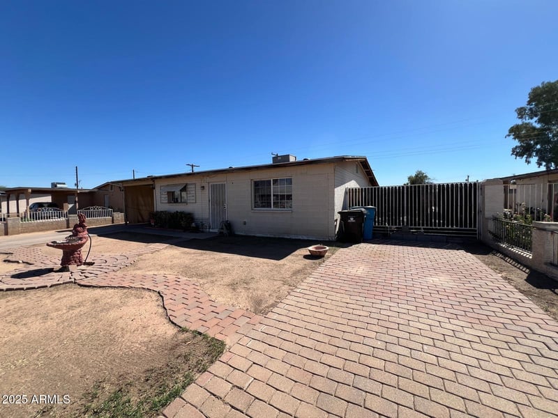 7511 Clarendon Ave, Phoenix, AZ 85033