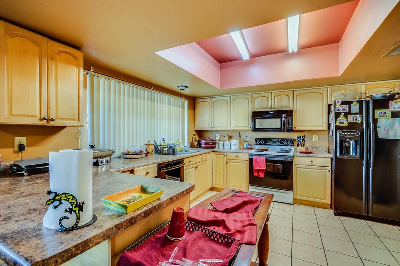 7515 N 46th Ave, Glendale, AZ 85301