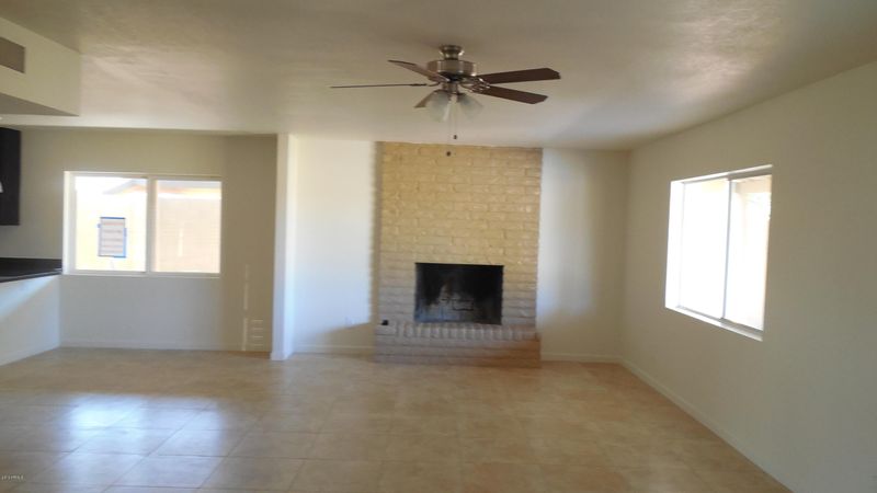 7516 N 46th Dr, Glendale, AZ 85301