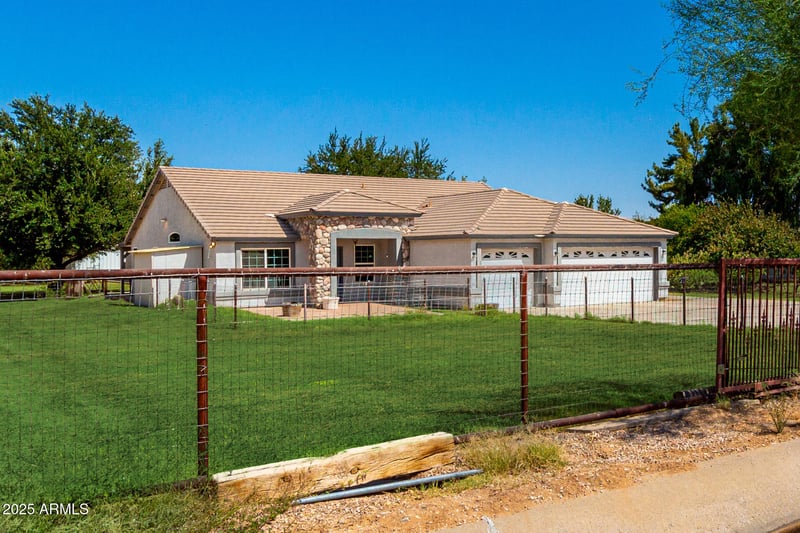 7517 Perryville Rd, Waddell, AZ 85355
