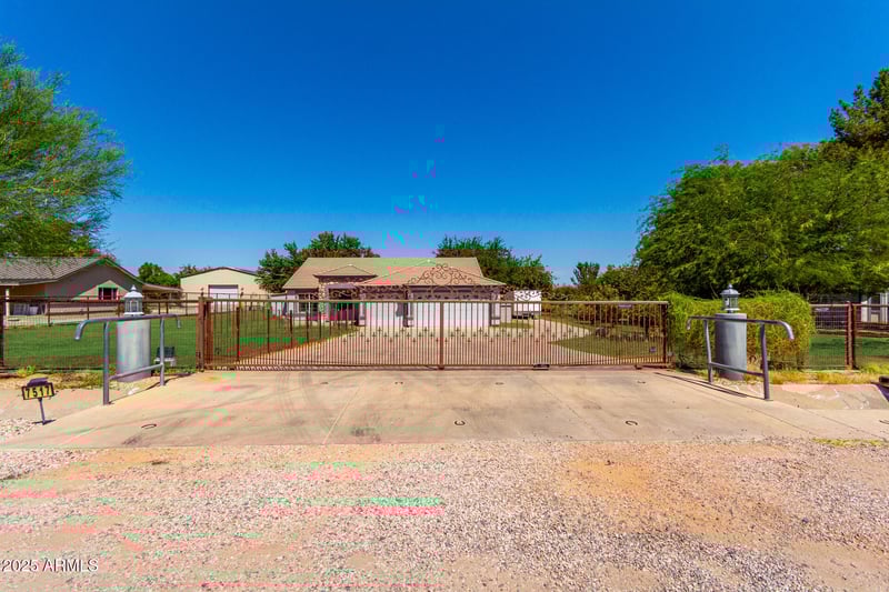 7517 Perryville Rd, Waddell, AZ 85355