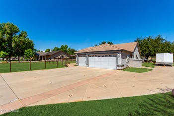 7517 Perryville Rd, Waddell, AZ 85355