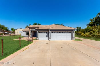 7517 Perryville Rd, Waddell, AZ 85355