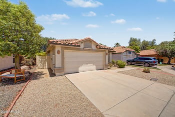 7518 Kerry Ln, Glendale, AZ 85308