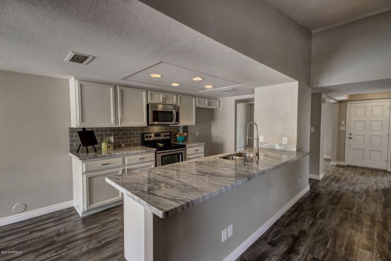 752 E Braeburn Dr, Phoenix, AZ 85022