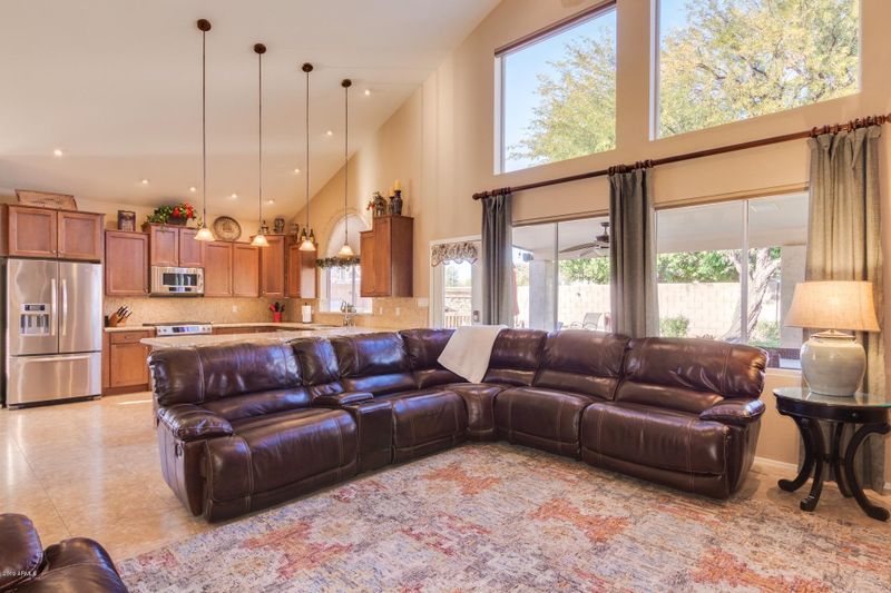 752 W Sandra Ter, Phoenix, AZ 85023