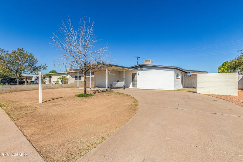 7520 Crittenden Ln, Phoenix, AZ 85033