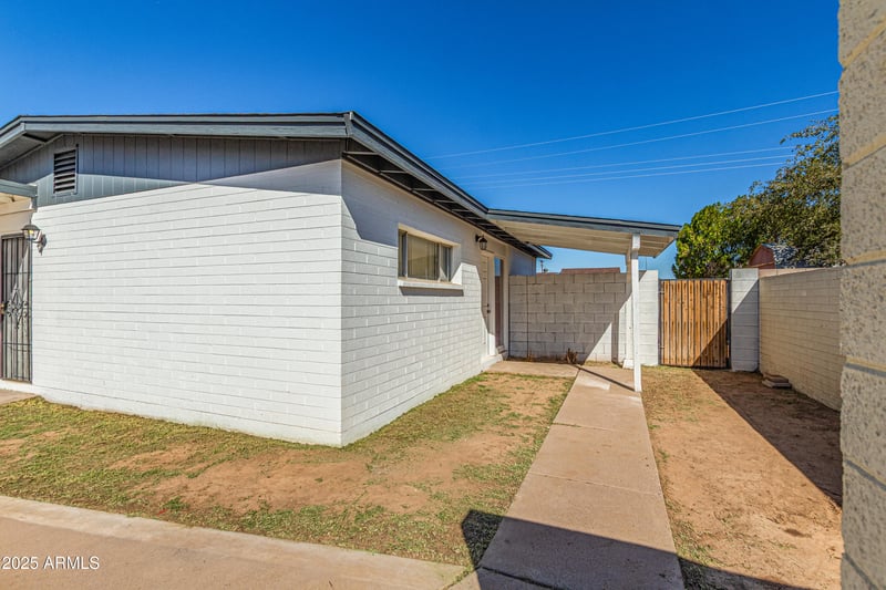 7520 Crittenden Ln, Phoenix, AZ 85033