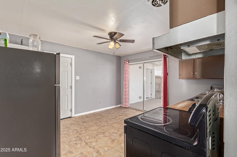 7520 Crittenden Ln, Phoenix, AZ 85033