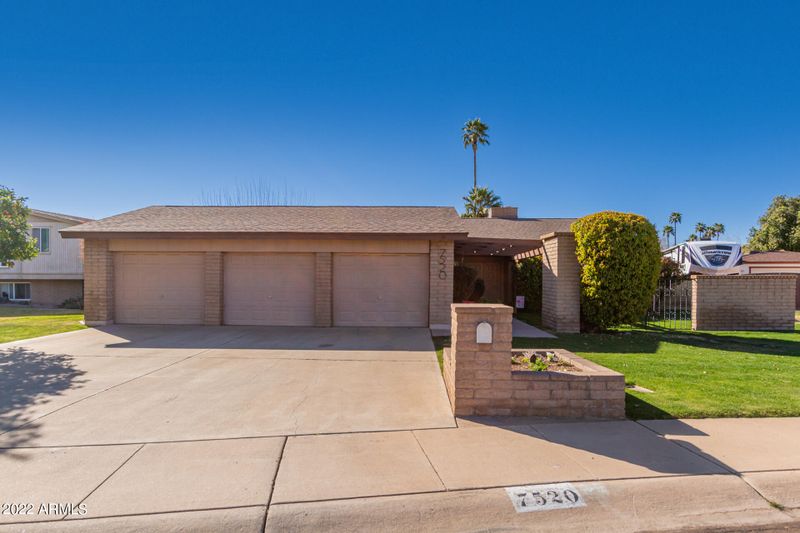 7520 N 46th Dr, Glendale, AZ 85301