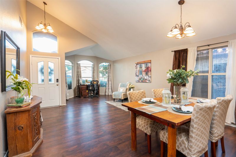 7521 W Kerry Ln, Glendale, AZ 85308