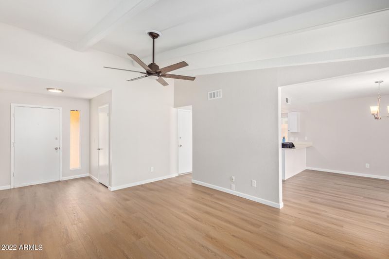 7528 W Wolf St, Phoenix, AZ 85033