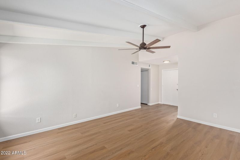 7528 W Wolf St, Phoenix, AZ 85033