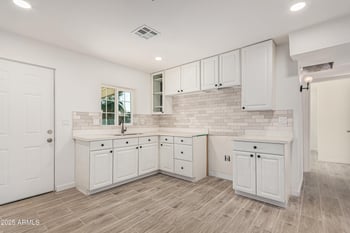 7533 Sheila Ln, Phoenix, AZ 85033