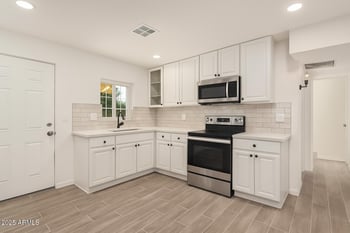 7533 Sheila Ln, Phoenix, AZ 85033