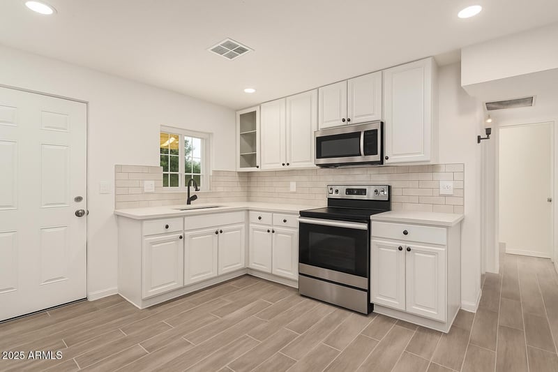 7533 Sheila Ln, Phoenix, AZ 85033