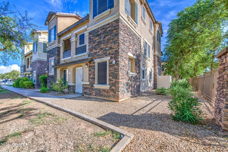 754 Laguna Dr, Gilbert, AZ 85233