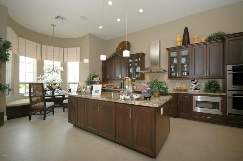 7566 W Trails Dr, Glendale, AZ 85308