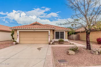 7568 Kerry Ln, Glendale, AZ 85308