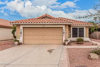 7568 Kerry Ln, Glendale, AZ 85308