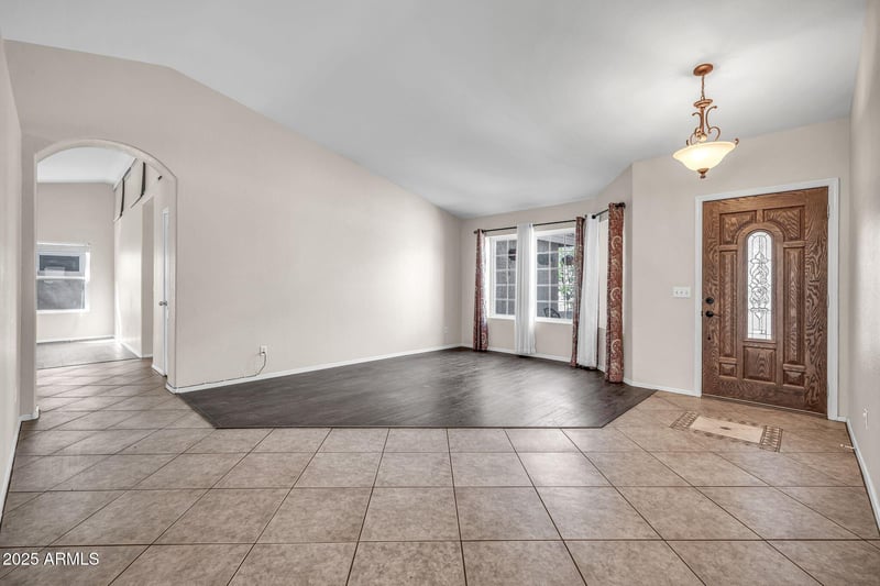 7569 Maui Ln, Peoria, AZ 85381