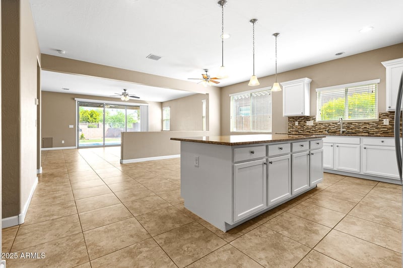 7570 Tierra Buena Ln, Peoria, AZ 85382