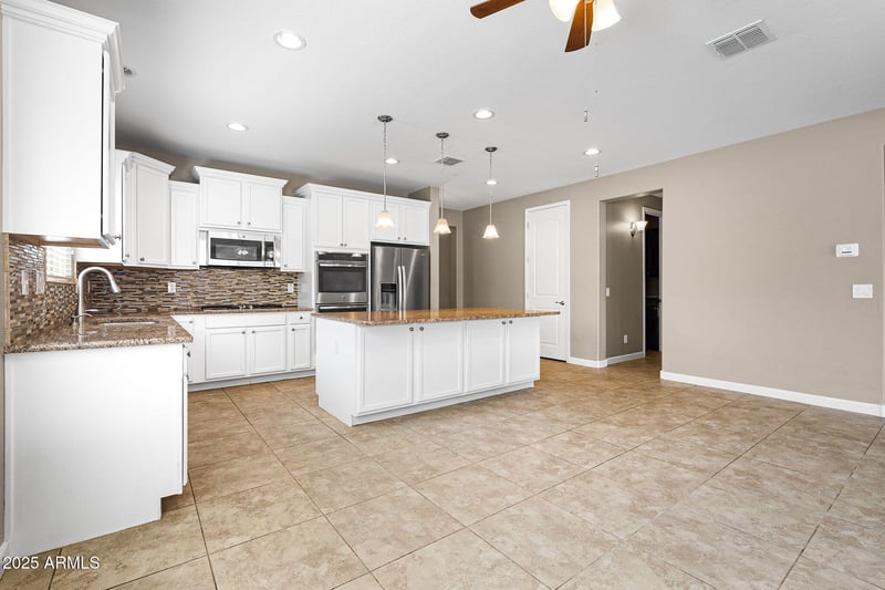 7570 Tierra Buena Ln, Peoria, AZ 85382