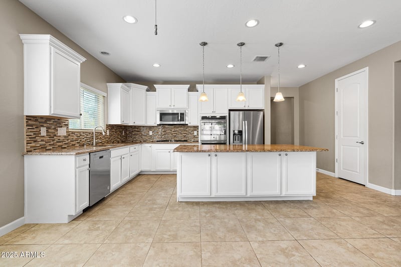 7570 Tierra Buena Ln, Peoria, AZ 85382