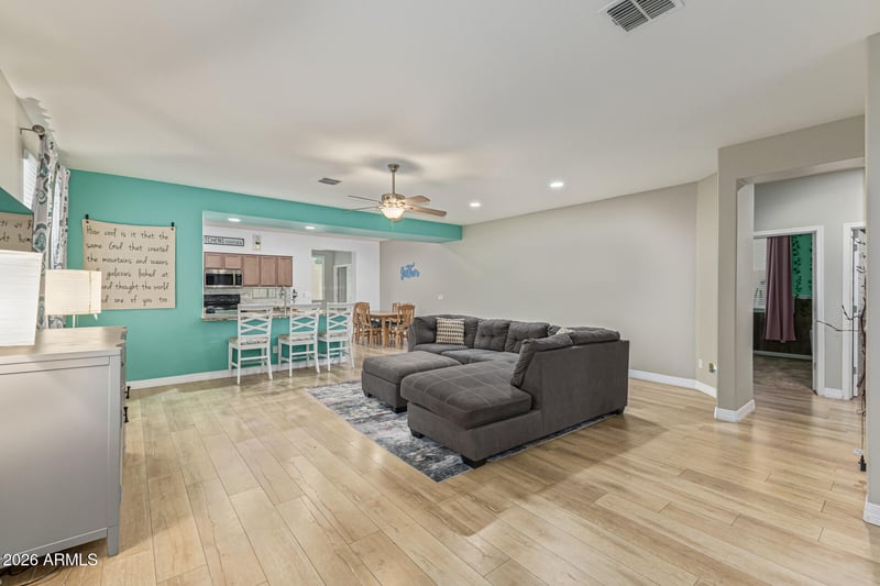 7572 Quail Track Dr, Peoria, AZ 85383