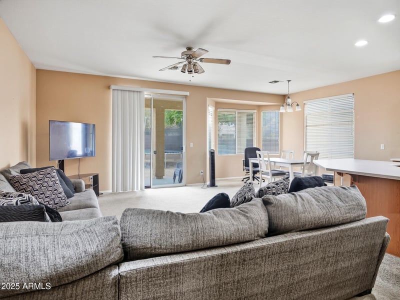 7577 State Ave, Glendale, AZ 85303