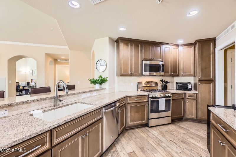 7601 E Indian Bend Rd #2011, Scottsdale, AZ 85250