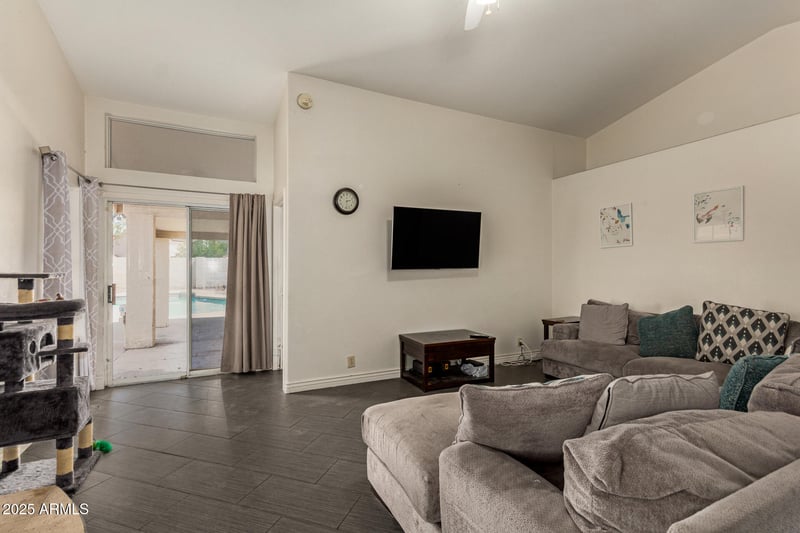 7603 Oraibi Dr, Glendale, AZ 85308