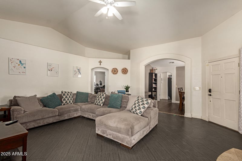 7603 Oraibi Dr, Glendale, AZ 85308