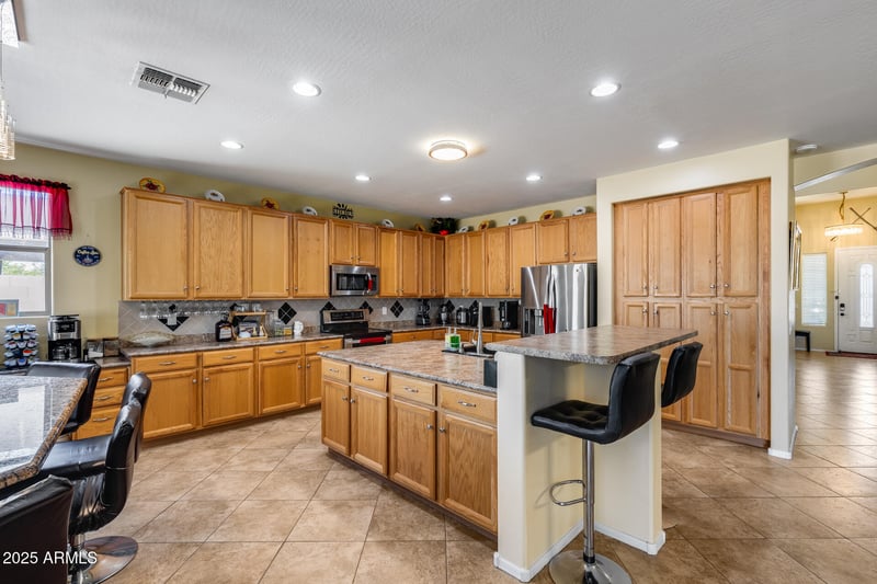 7604 87th Dr, Glendale, AZ 85305